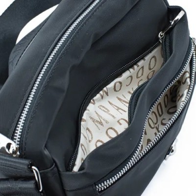 Bandolera Good Company 2303 Satinado Negro Doble Bolsillo Frente