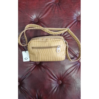 Bandolera Good Company Crocco Charol Beige 2210
