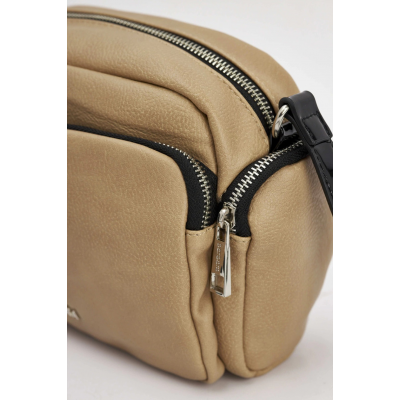 Bandolera Barbara Pu Combinada Con Charol Piedra