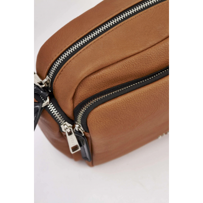 Bandolera Barbara Pu Combinada Con Charol Suela